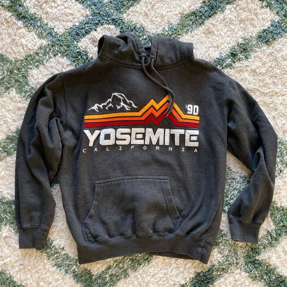 Yosemite Pullover Hoodie in a size Small